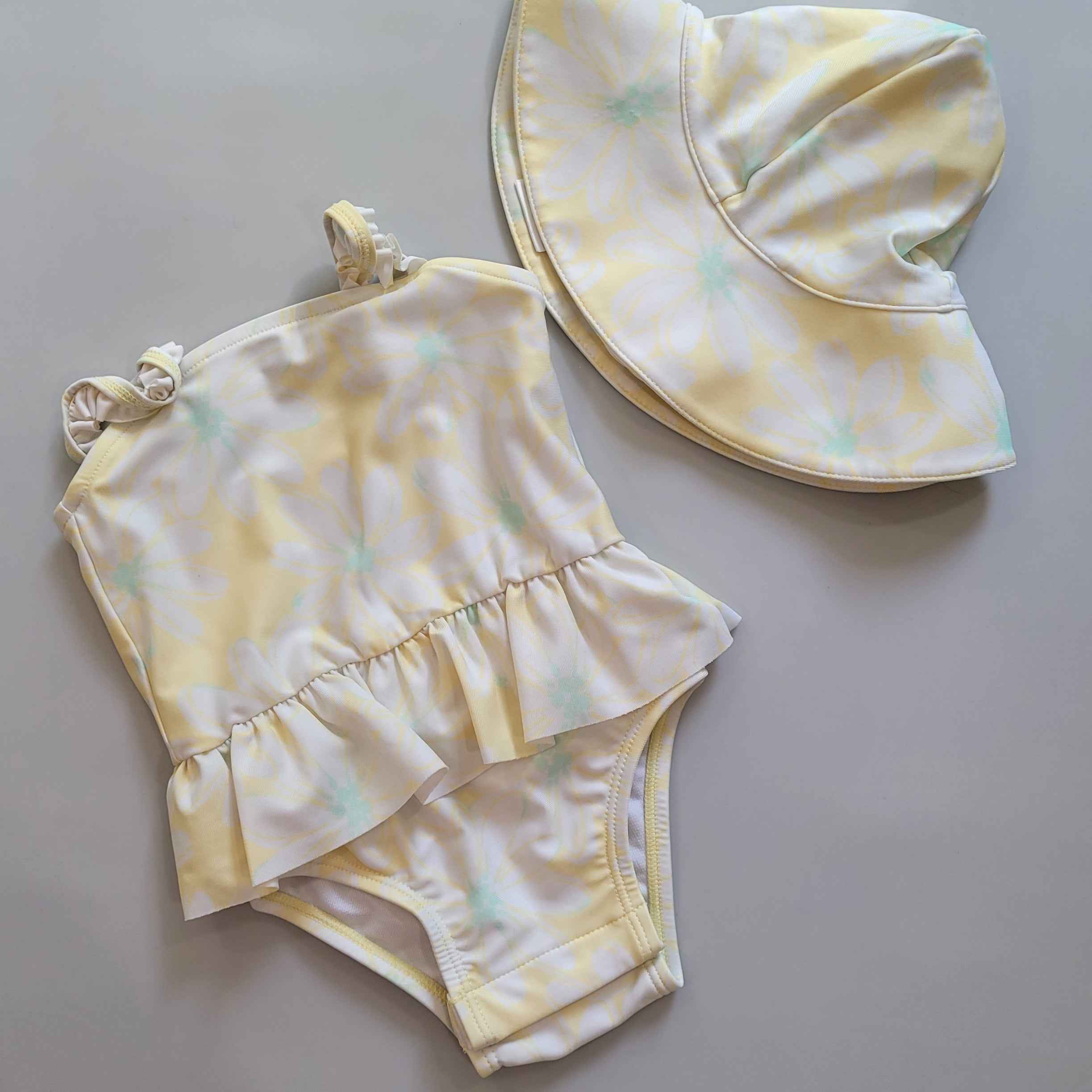 Baby gap - costume de bain - 6/12 mois